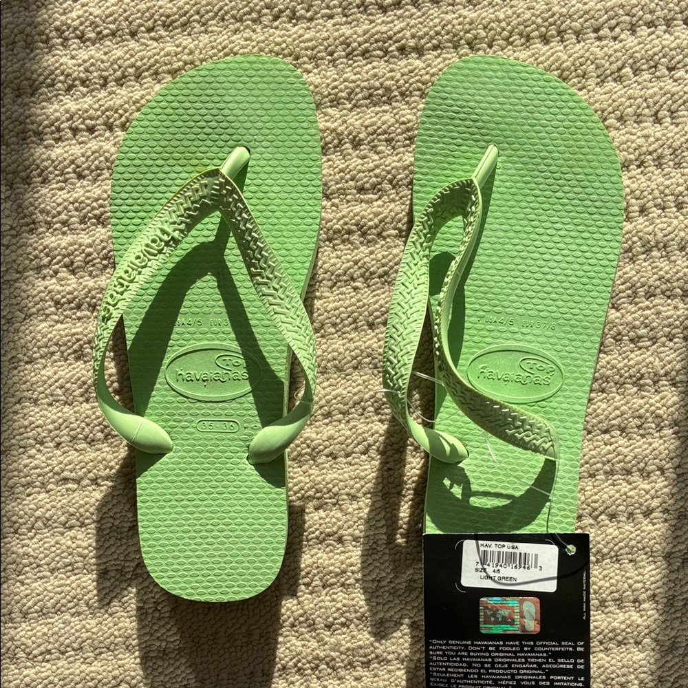 NWT Havaianas Light Green Sandals